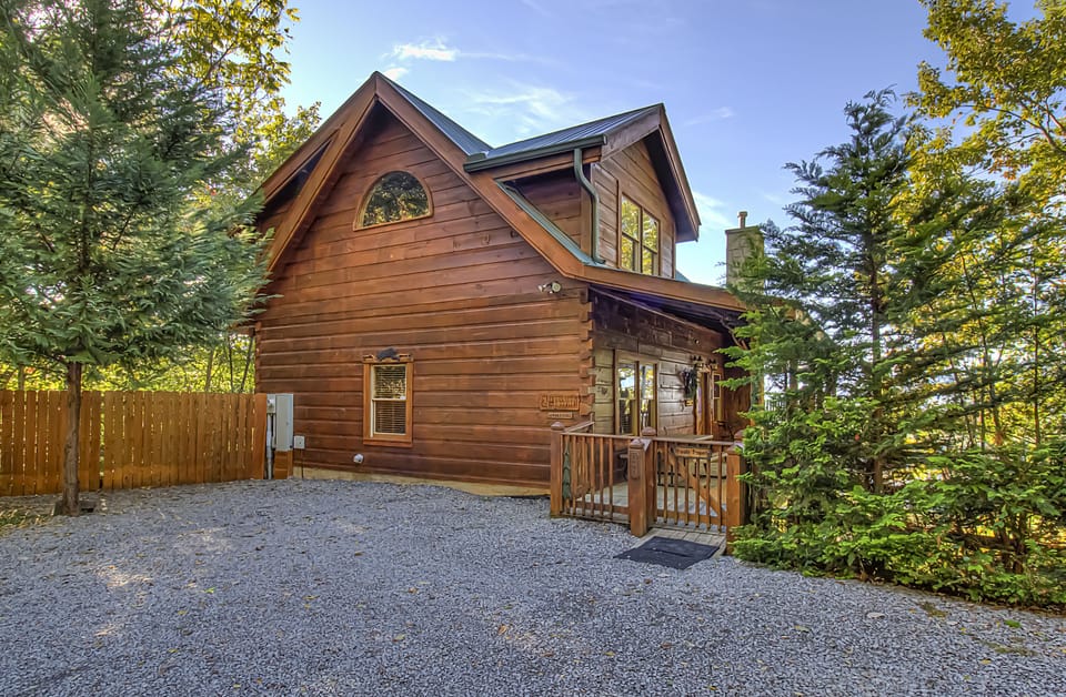 You have no steps into the house.  The parking lot can accommodate about 5 cars