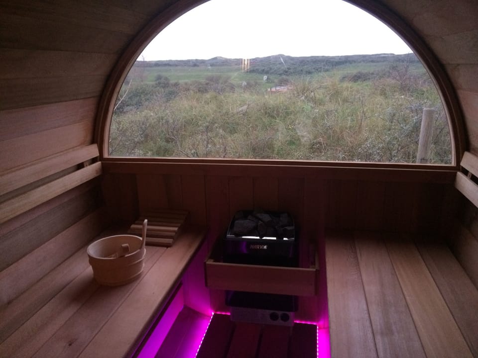 Wooden barrel sauna with music, ambient lighting and an unprecedented view.
