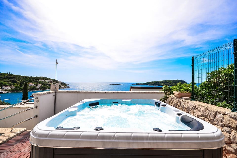 hot tub jacuzzi