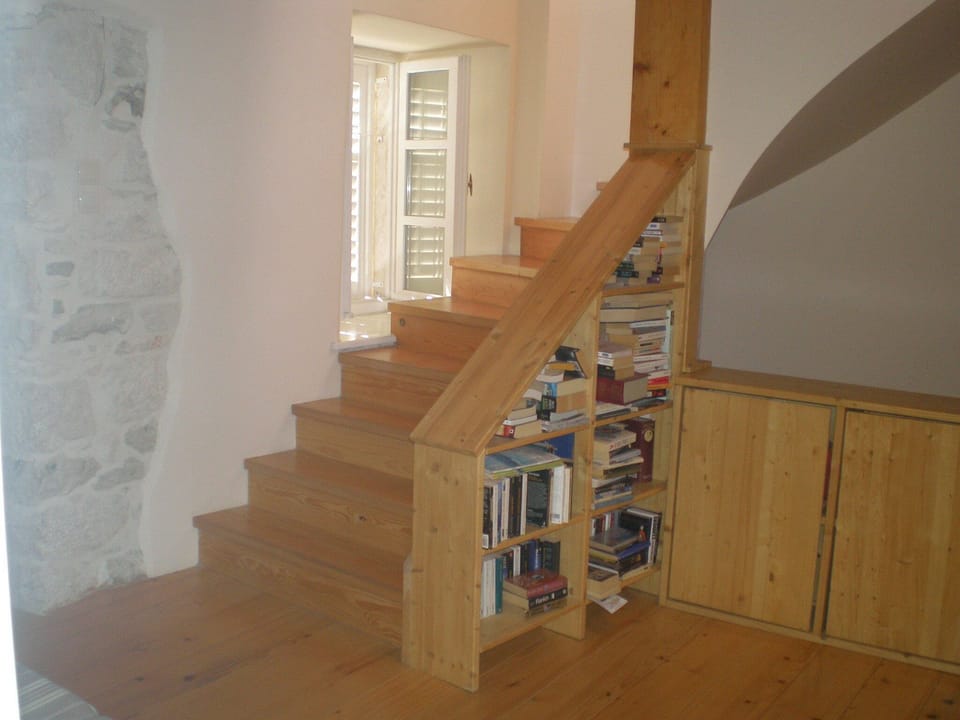 Stairs to terrace, upper Sitting room, bathroom and 4th bedroom.