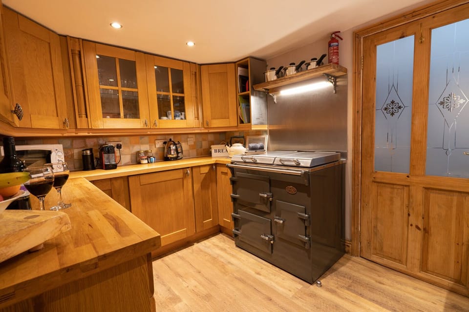 Beautiful well equipped kitchen.