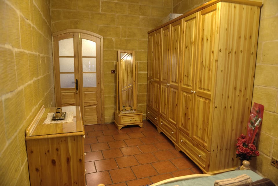 Luxery double bedroom with aircondition
