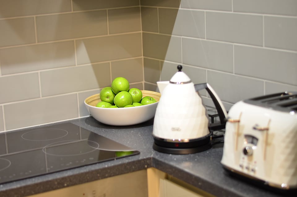 Kettle and toaster set