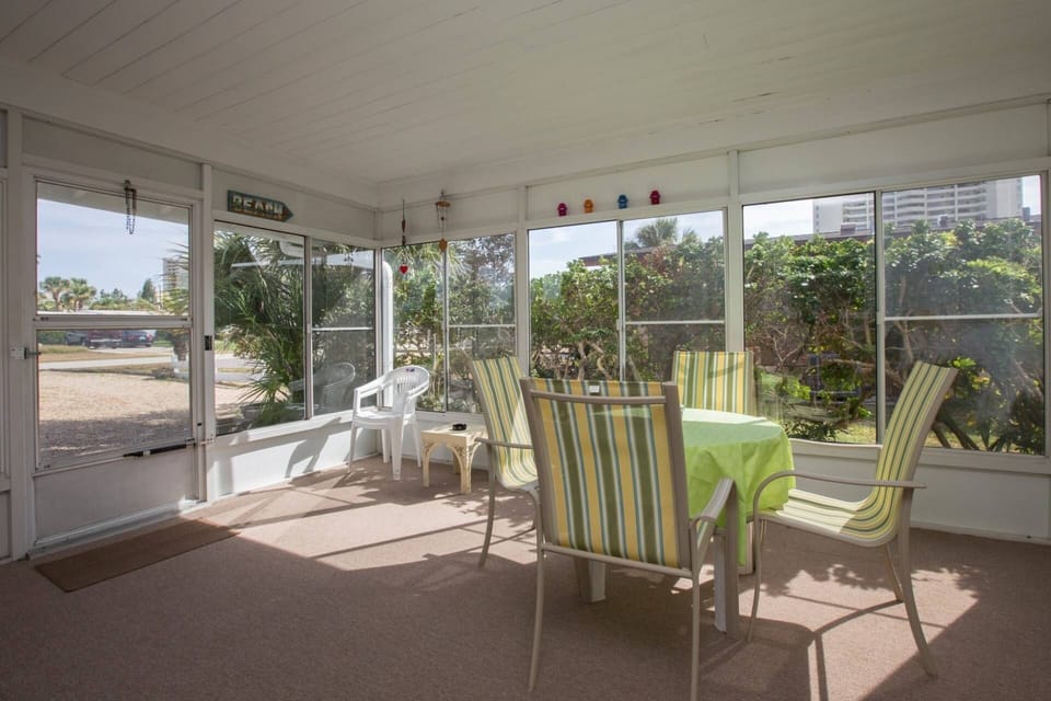 Enjoy bug free evenings in this screened in patio / Florida room.