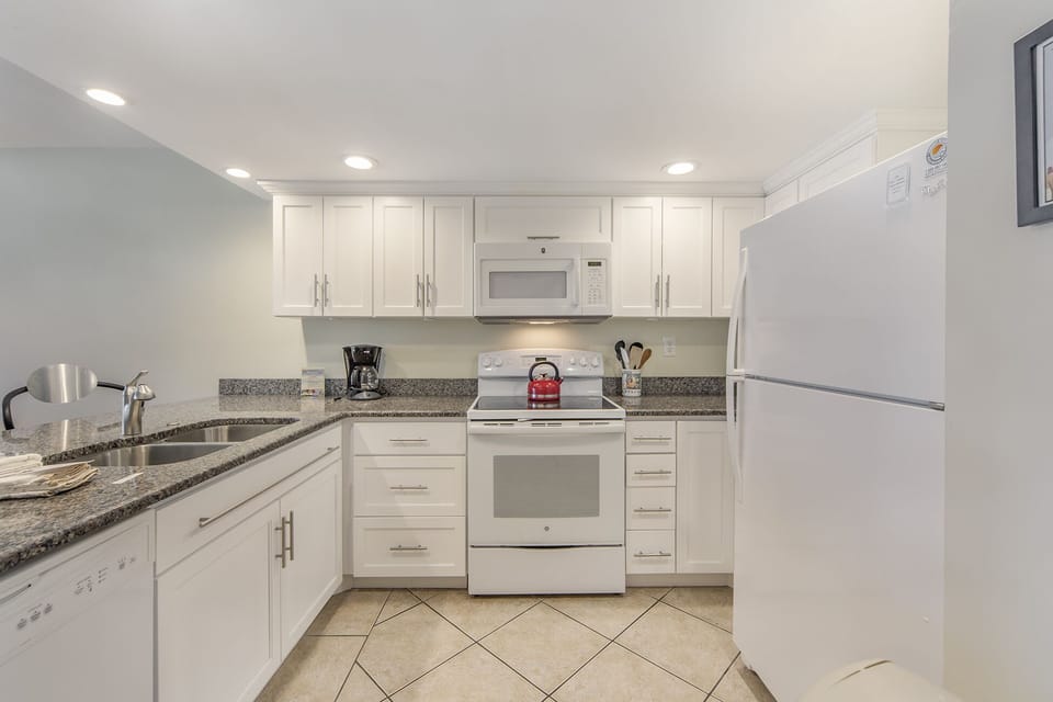 The Shores 403 Kitchen