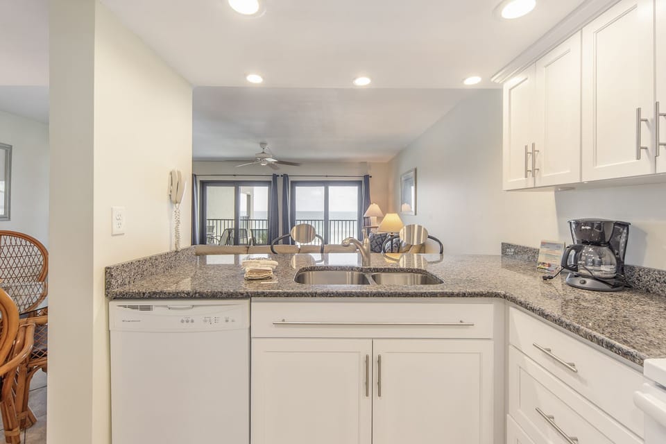 The Shores 403 Kitchen