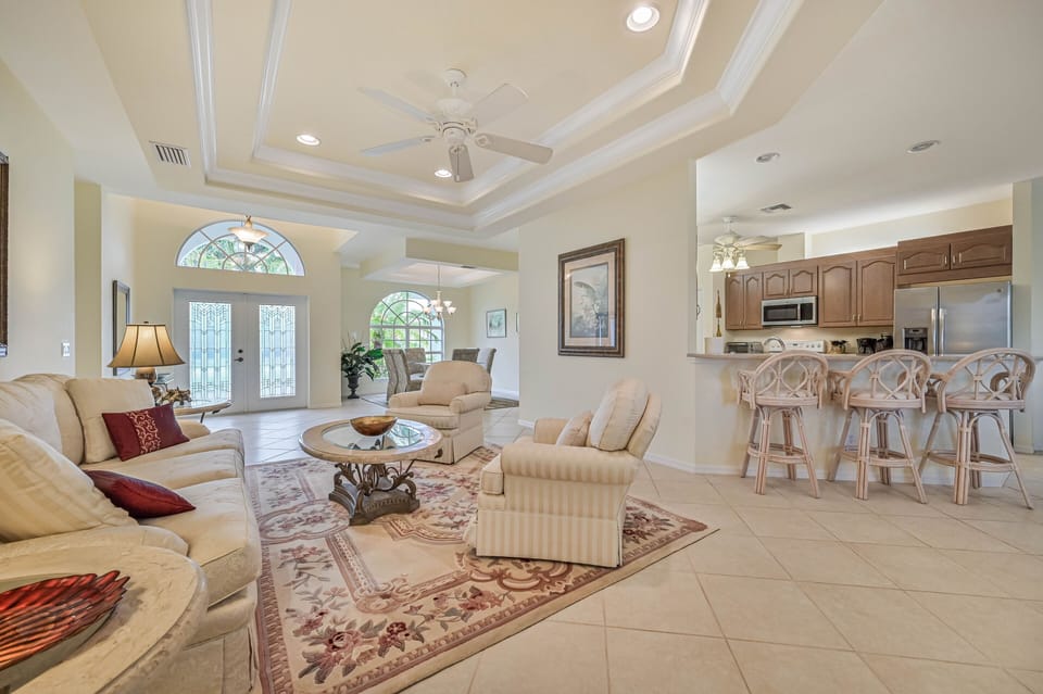 SW9872 - Light and spacious living with tray ceiling. Semi open kitchen with breakfast bar