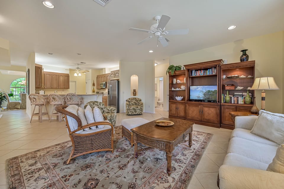 SW9872 - The family room is equipped with a flat screen TV