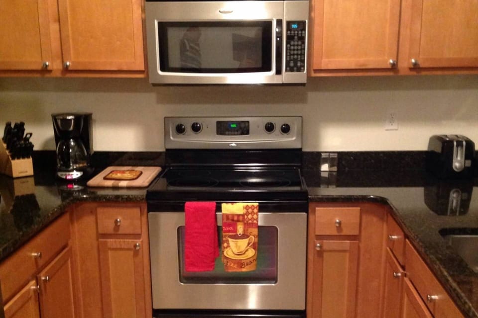 Modern Kitchen w/Stainless Steel Appliances & Granite Counter Tops