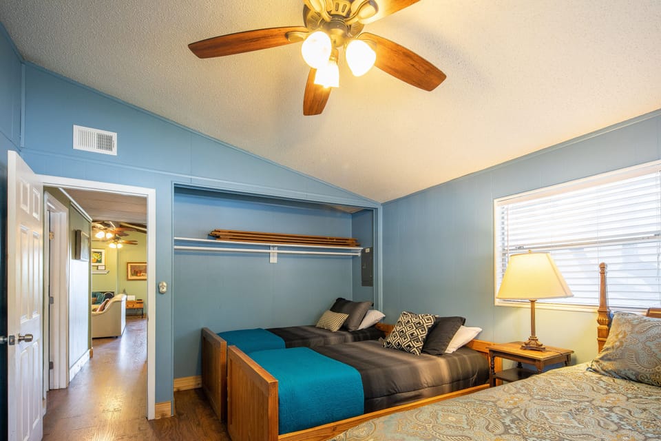 Bedroom 2, cont.