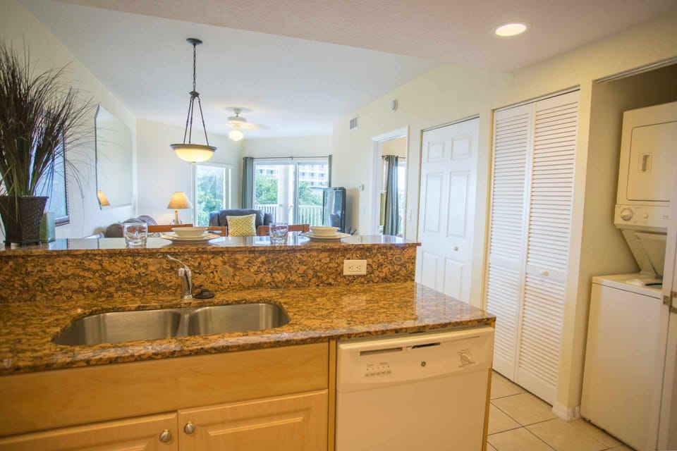 Kitchen Looking with Washer/Dryer Nearby