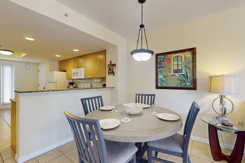 Make memories around the dining table for four