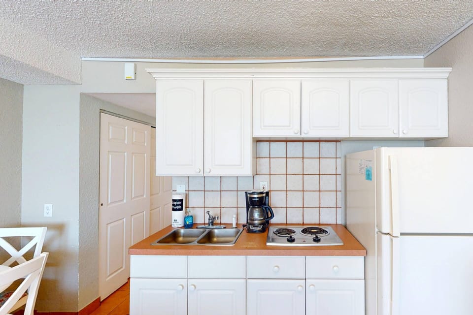 Fully equipped kitchenette
