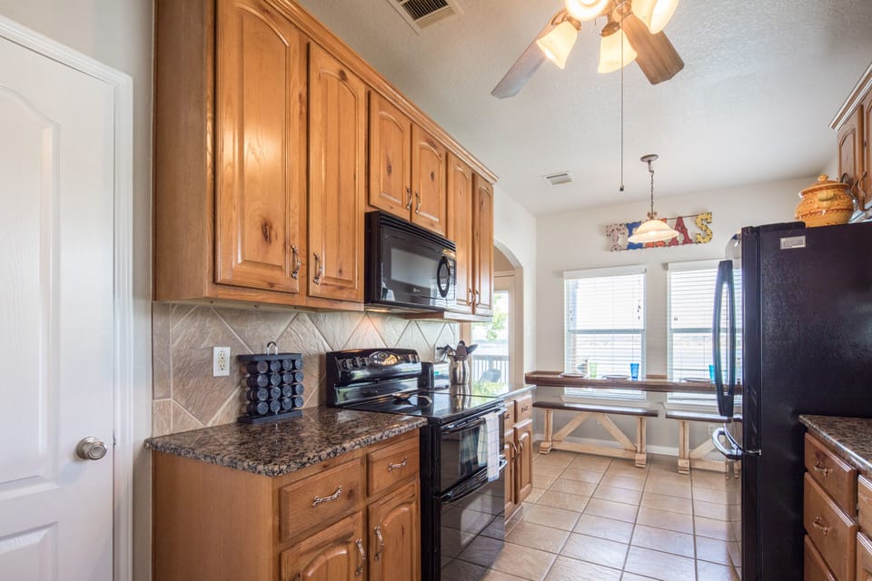 Kitchen + breakfast bar seating
