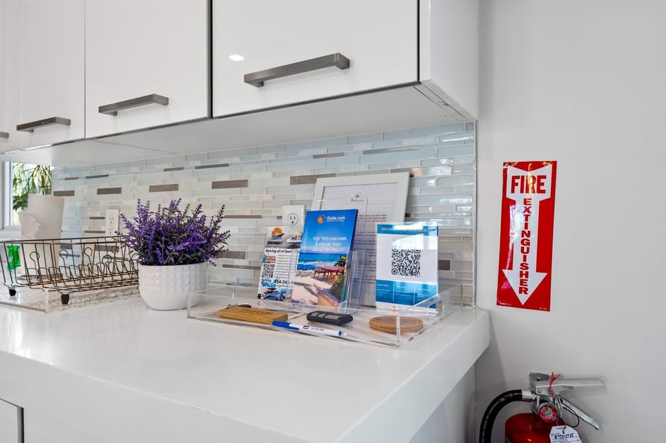 A QR house manual and keys to the gym and pool/jacuzzi