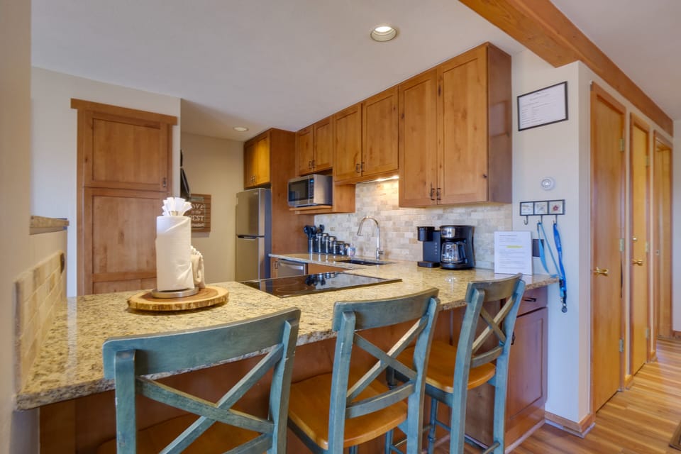 Kitchen | Breakfast Bar