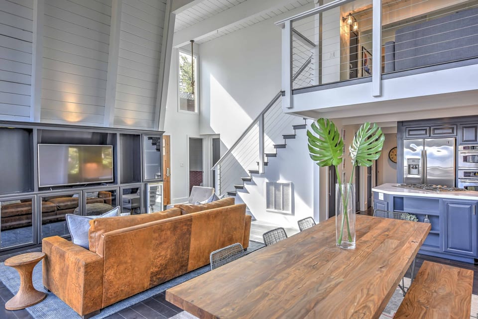 Dining Area | Dishware & Flatware