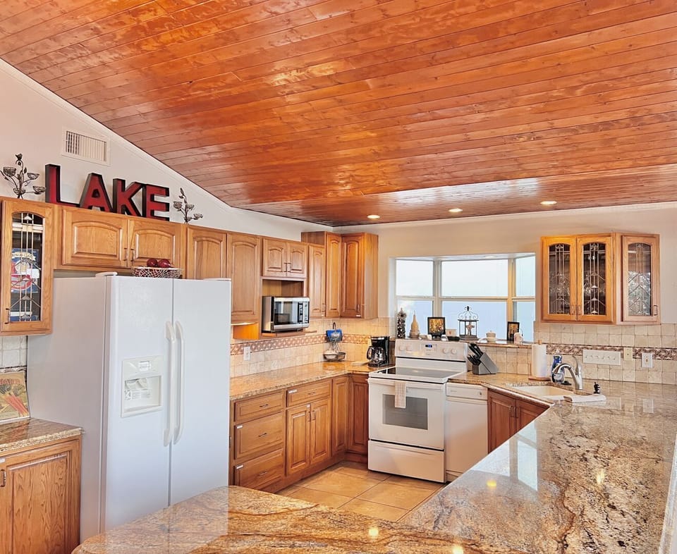 Kitchen + ample counter space
