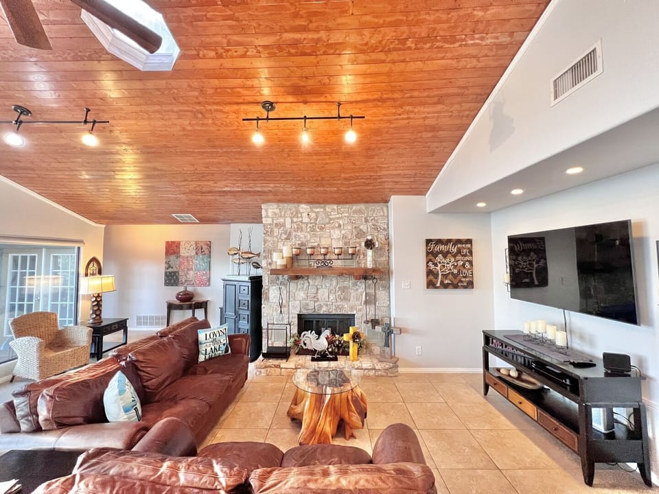 Living room + TV (fireplace not available for guest use)