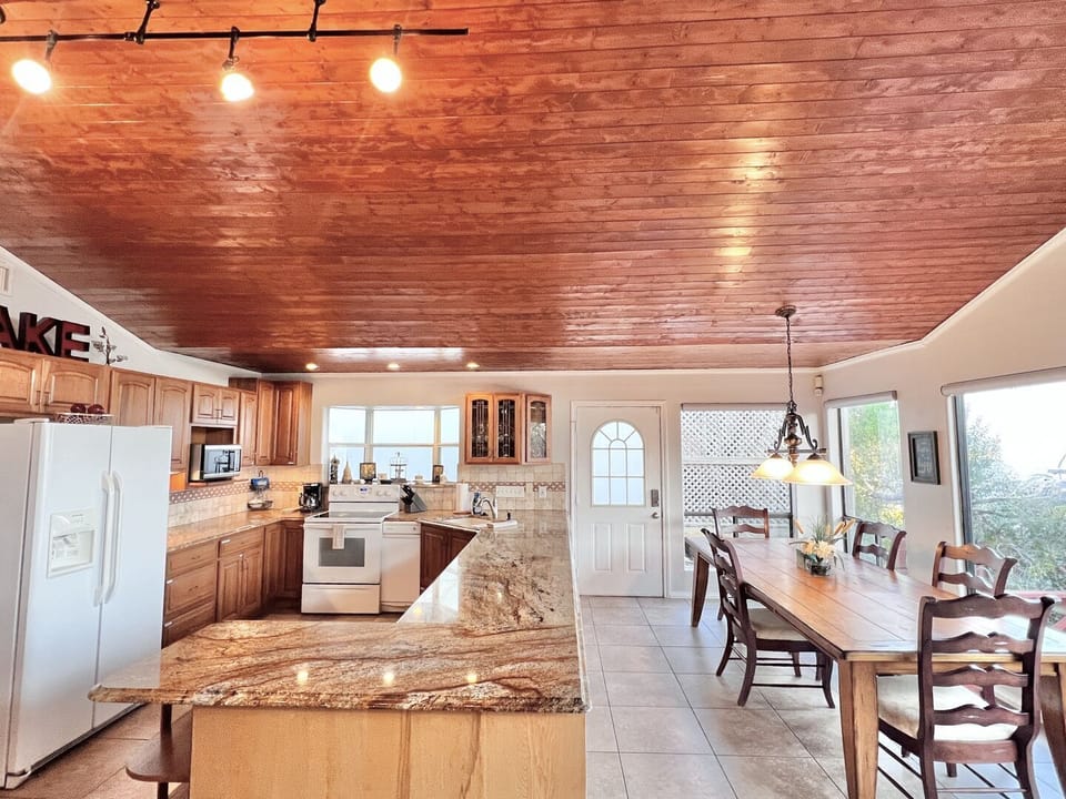 Kitchen + dining area
