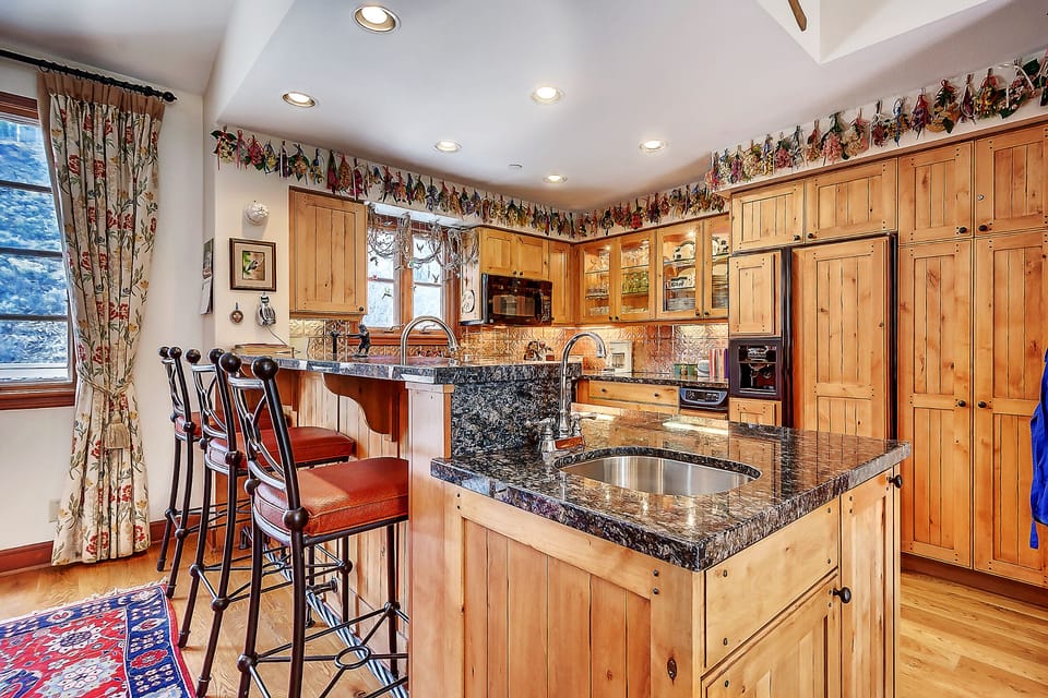 Kitchen - Kitchen With Breakfast Bar Seating