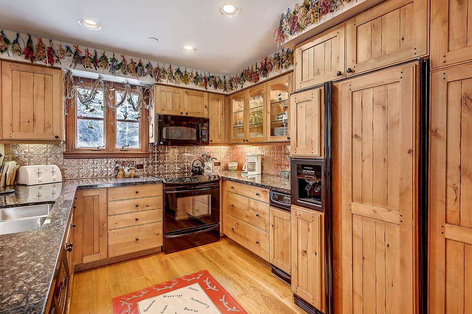 Kitchen - Fully Equipped Kitchen With Granite Countertops