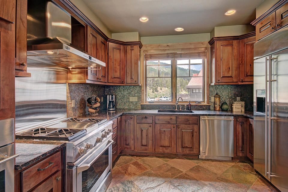 Beautiful Fully Eqipped Kitchen Beautiful Fully Eqipped Kitchen 