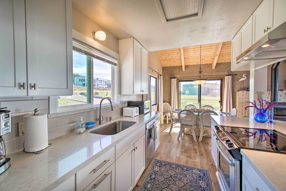 Fully Equipped Kitchen | Drip Coffee Maker | Microwave | Toaster