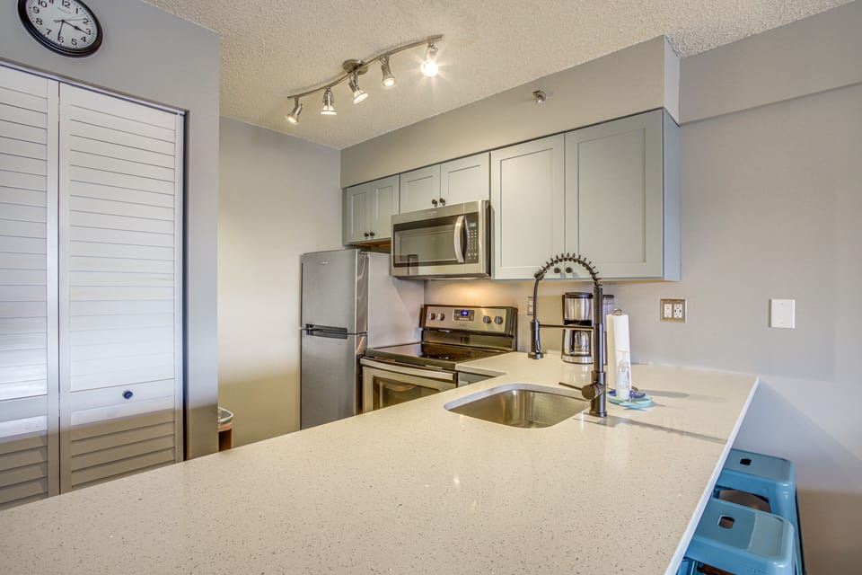 Studio | Kitchen