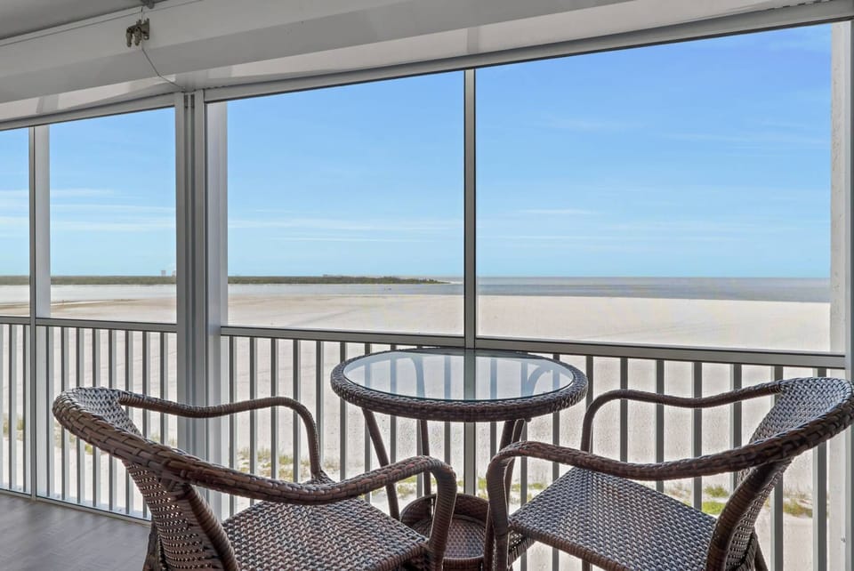 Slip out of the master bedroom and enjoy morning coffee on the lanai, overlooking the boaters in the Pass, heading out to a day on the Gulf.