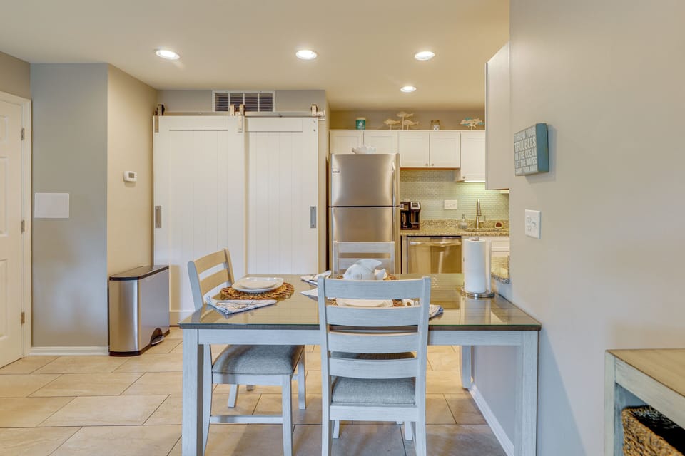 Kitchen & Dining Area