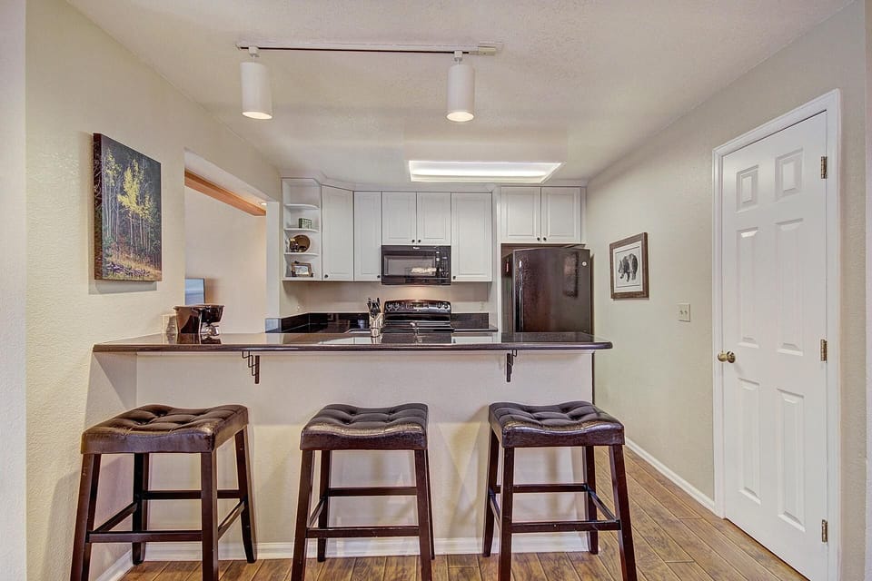 Breakfast Bar Breakfast Bar Seats 3