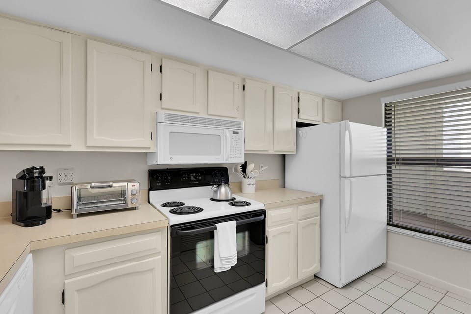 You'll find all the neccesary items needed for easy meals during your stay.