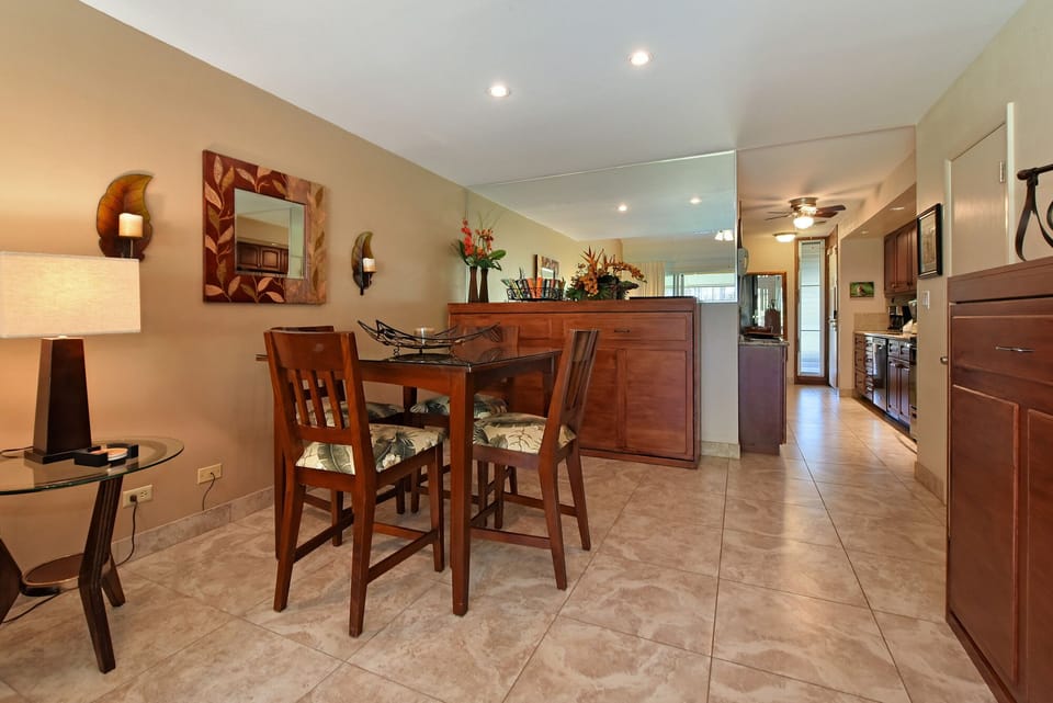 Dining table seats 4
