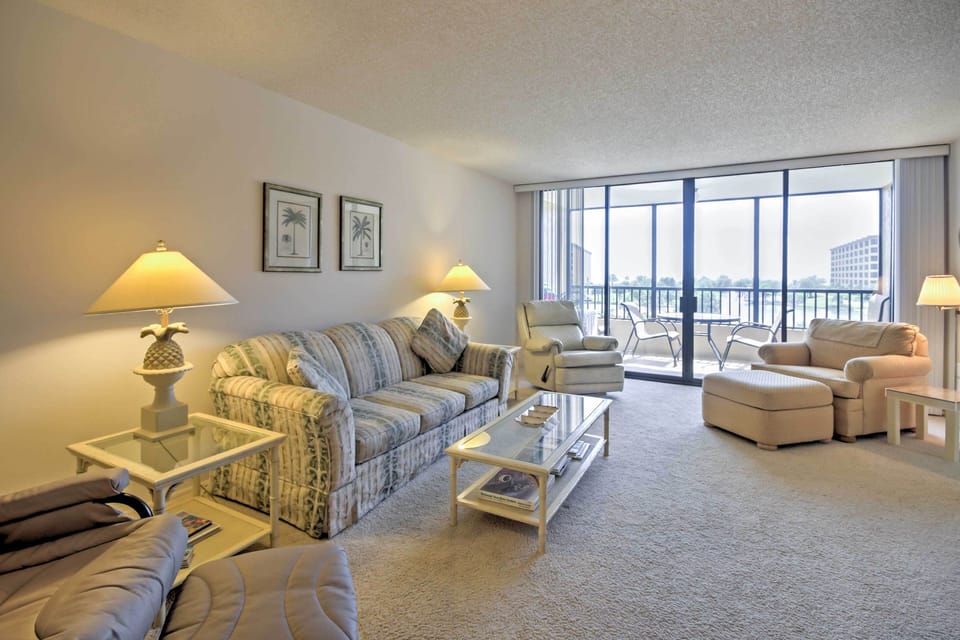 Living Room | Free WiFi | Sleeper Sofa