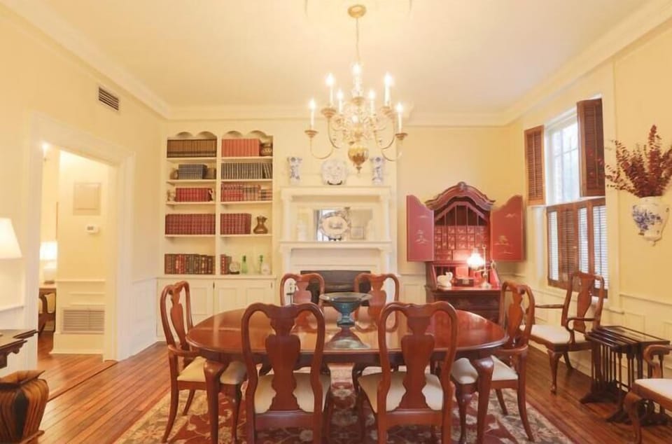 Seating for six.