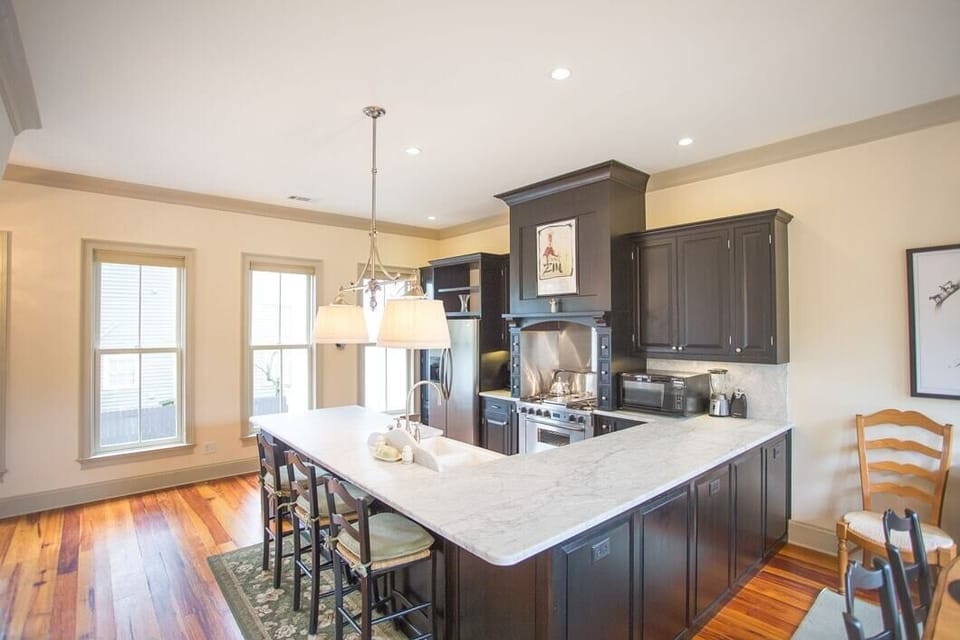 A large breakfast bar to have morning coffee.