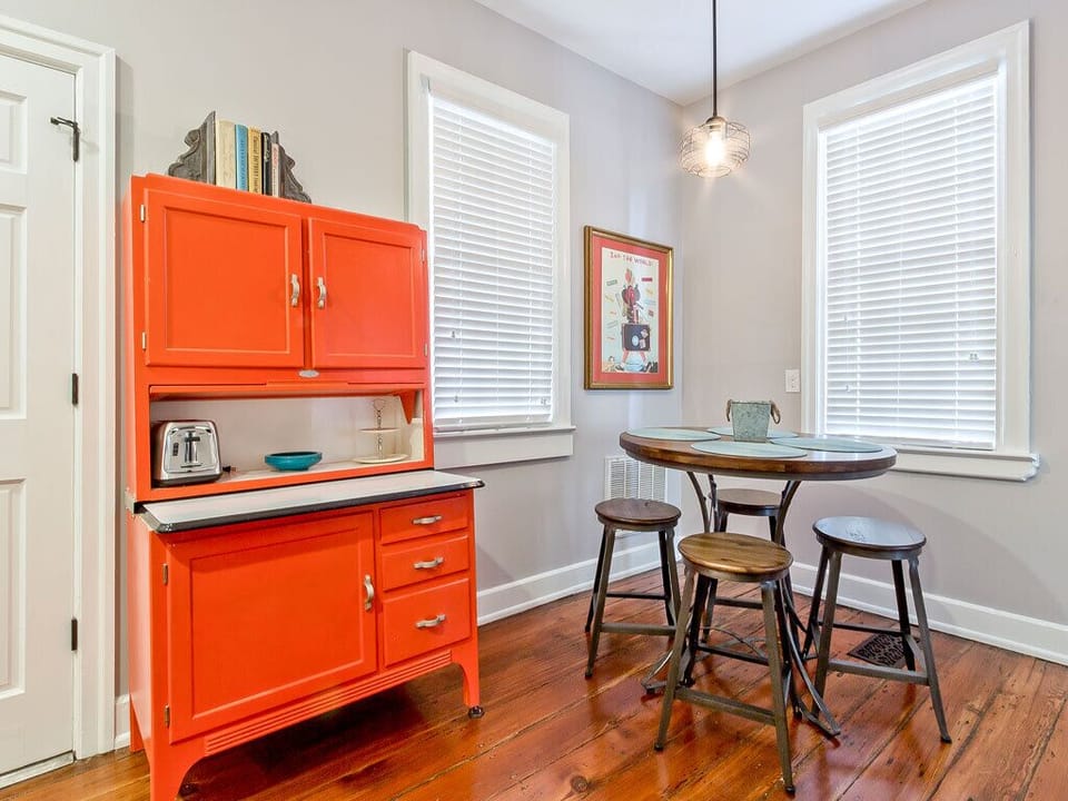 Habersham 2 Eat in Kitchen