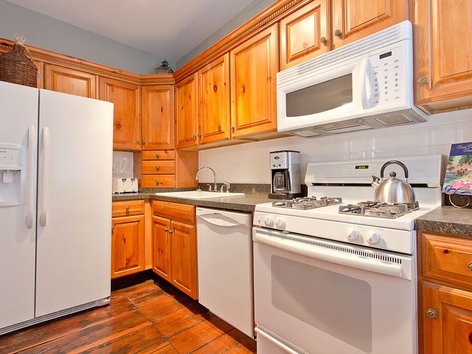 Habersham 3 - Fully equipped Kitchen