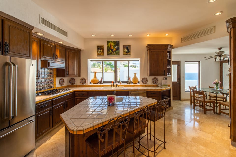 Large classic Cabo kitchen
