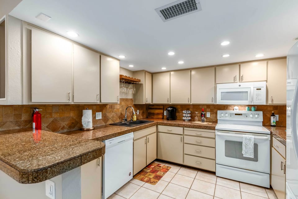 Kitchen | Fully Equipped