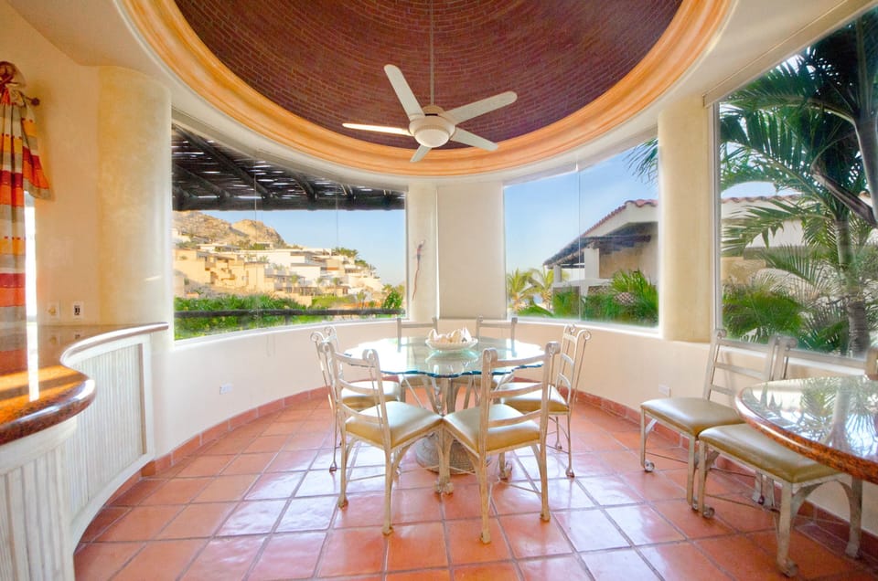 Sun room dining