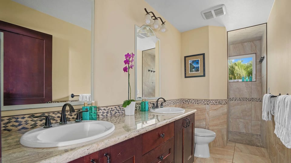 Kauai Dream at Poipu Beach Estates - Second Master Bedroom Suite Bath - Parrish Kauai