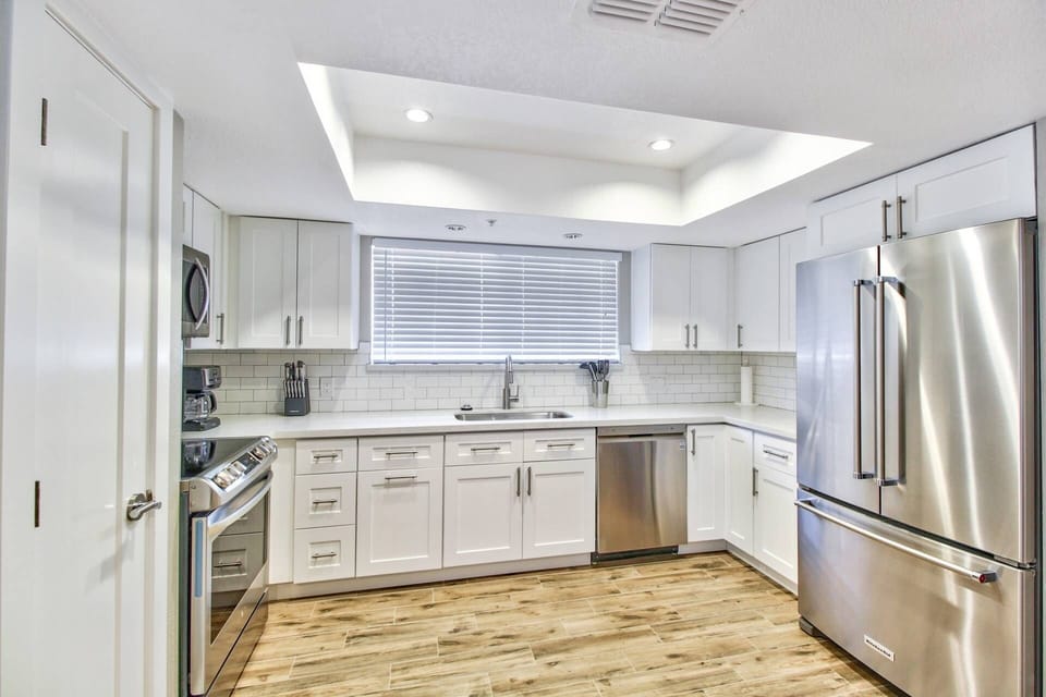Upgraded Kitchen, large fridge, microwave, dishwasher, flat cooktop stove and plenty of cupboard space
