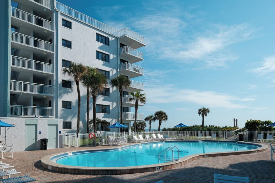 Shorehom by the Sea beachfront heated pool