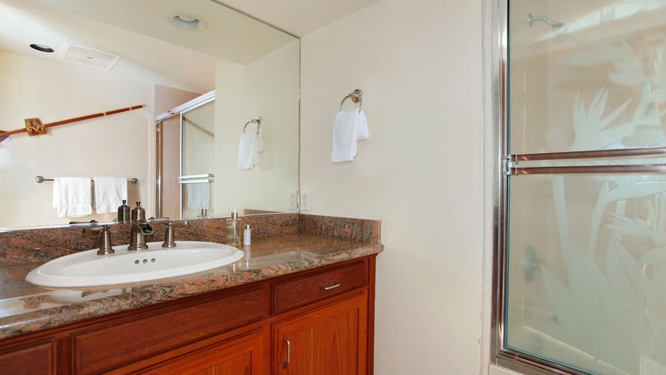 Poipu Kapili Resort #34 - Full Guest Bath - Parrish Kauai