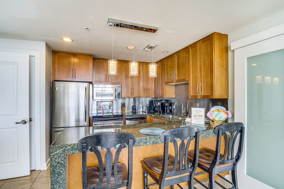 Kitchen | Cooking Basics | Bar Seating | Drip Coffee Maker | Blender