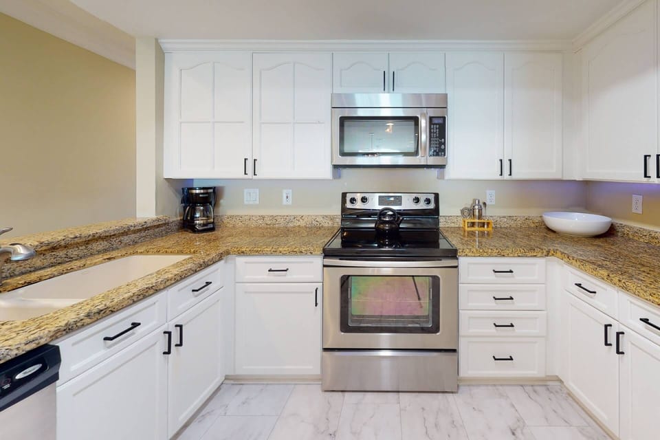 Updated Fully Equipped Kitchen with Stainless Steel Appliances and Granite Counter Tops.