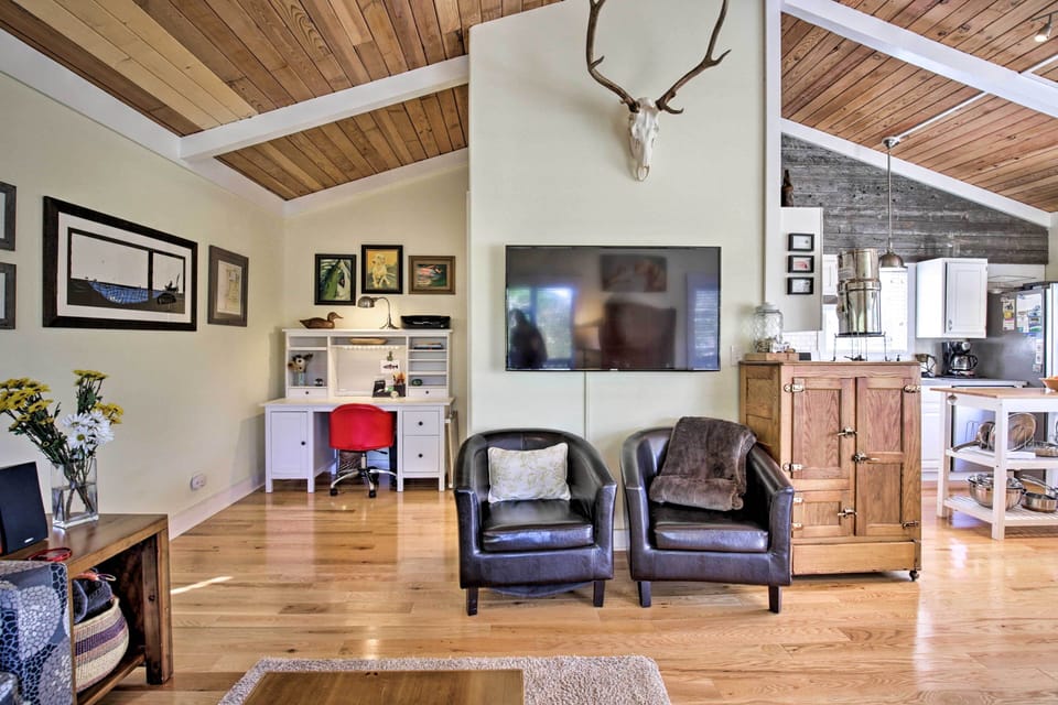 Living Room | Desk Space