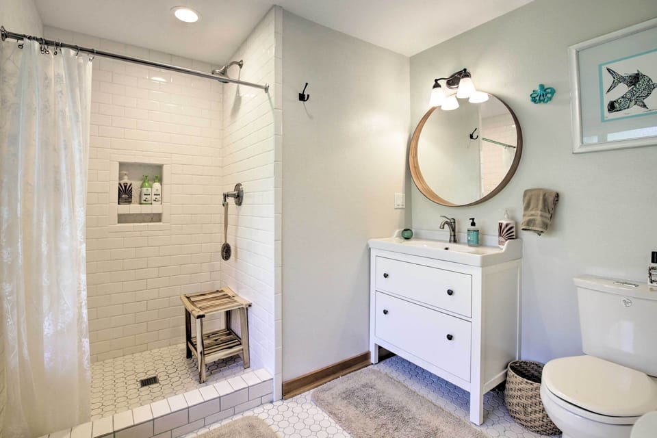 En-Suite Bathroom | Complimentary Toiletries